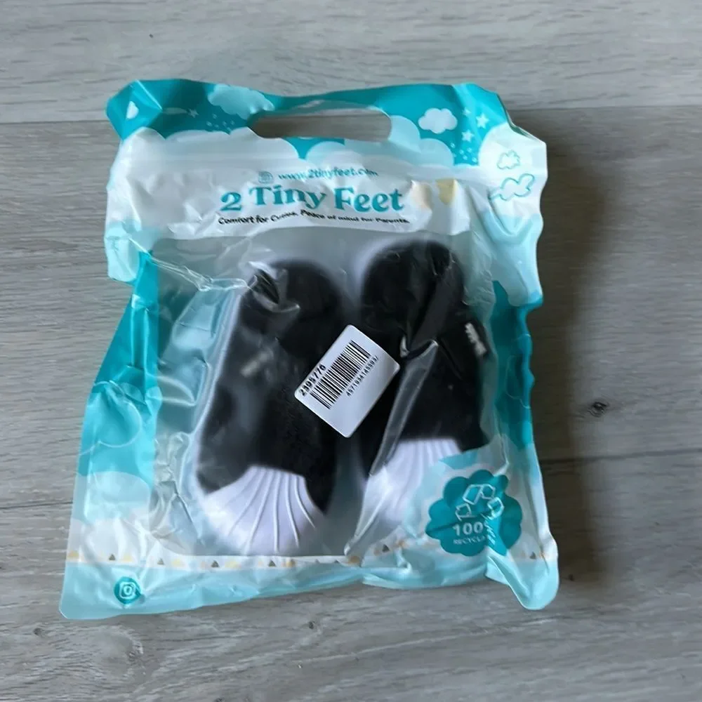 2 Tiny Feet Summer‎ Sneakers - Non-Slip Baby Shoe- Blk/Wht 6/7 (22)NWT IN PACKAG